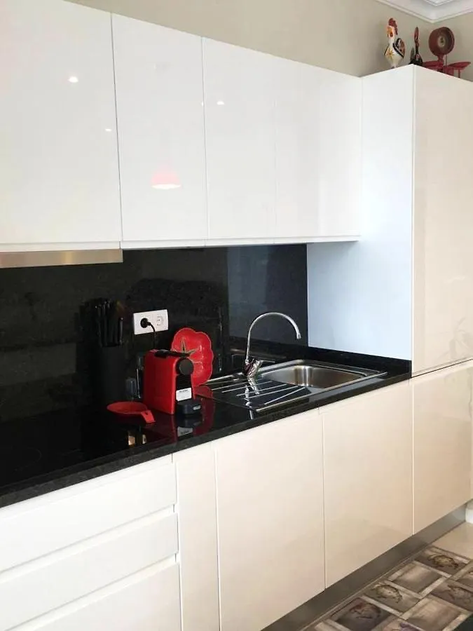 Modern Apartment In Funchal Near City Centre 80M²  Φουνκάλ