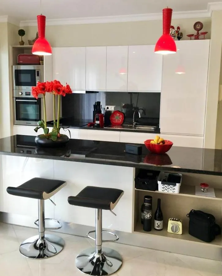 Modern Apartment In Funchal Near City Centre 80M²